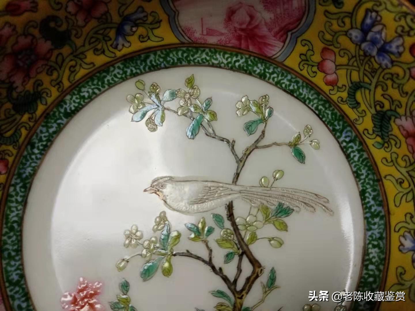 雍正粉彩花卉纹盘图解大全,故宫雍正粉彩蟠桃天球瓶