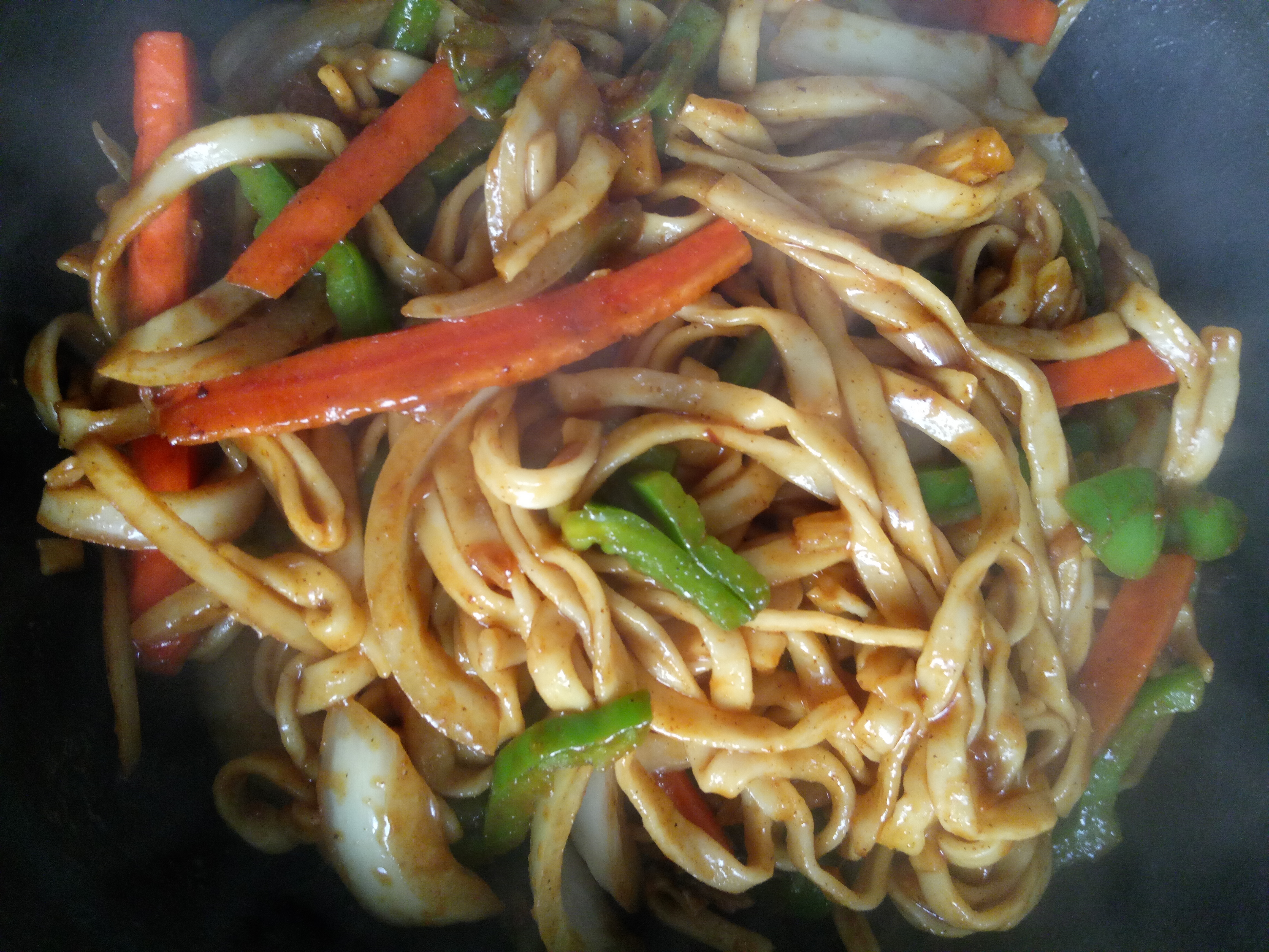 铁锅排骨焖面做法,铁锅焖面用生面条还是熟面条