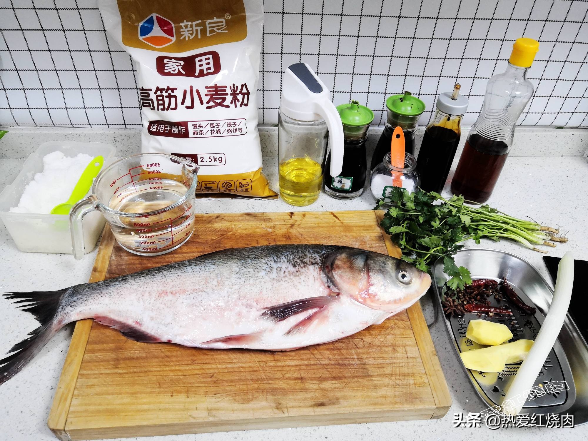 简单好吃的鱼头泡饼,一家三口美食鱼头泡饼