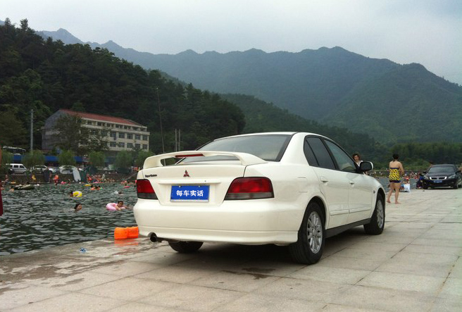 三菱戈蓝老款图片,三菱戈蓝八代鲨鱼头内饰