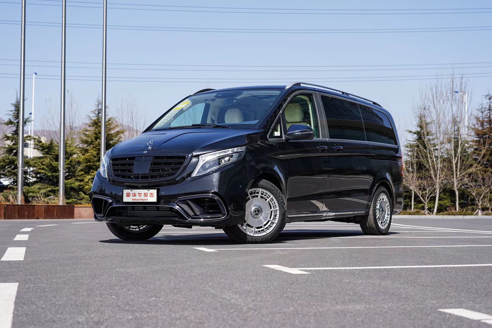 从简约到惊艳，奔驰V级商务车巅峰对决，同样的价格你会选谁？