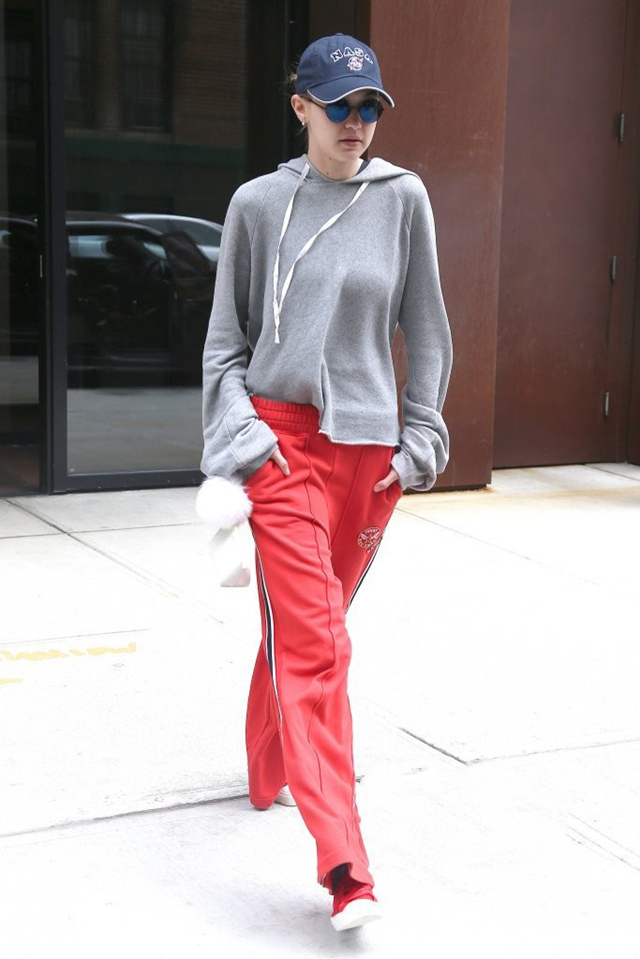 夏季的棒球帽怎么搭出活力的感觉,一顶棒球帽是万能的搭配利器