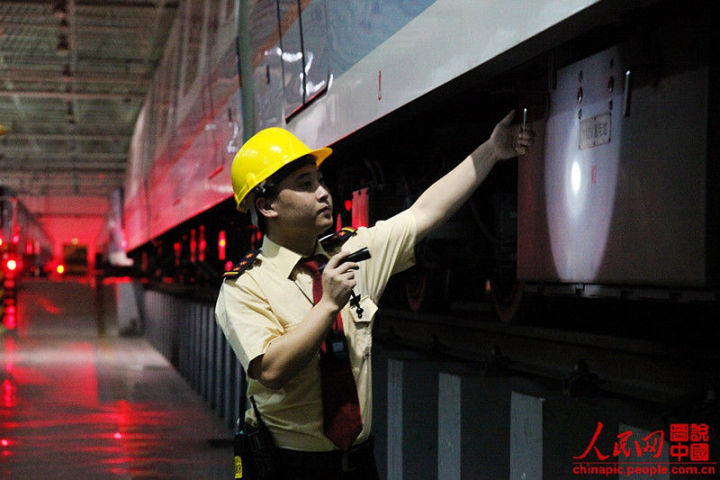 地铁站务员辛苦吗,地铁日检工的辛苦