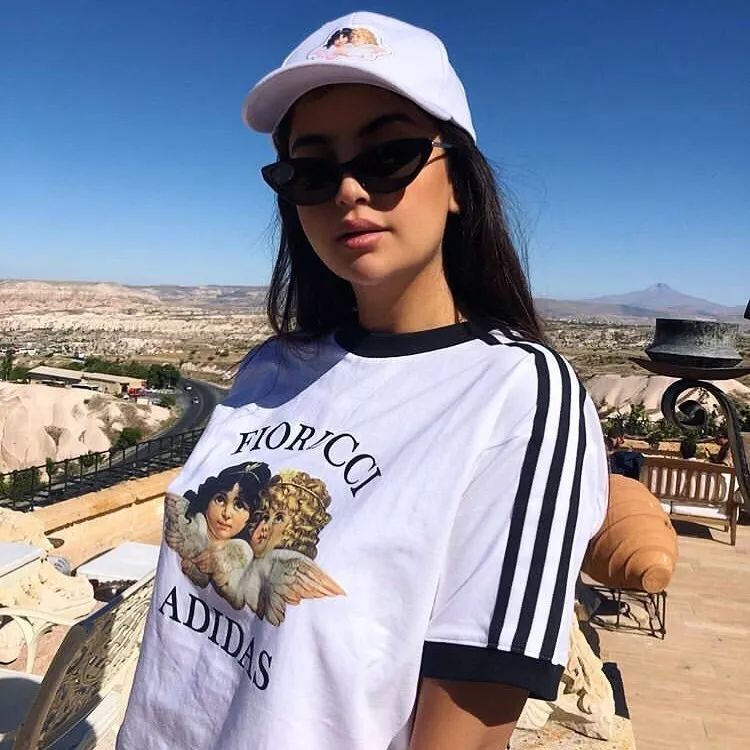 人间芭比lisa白色衣服跳舞,人间芭比lisa穿蓝衣服跳舞