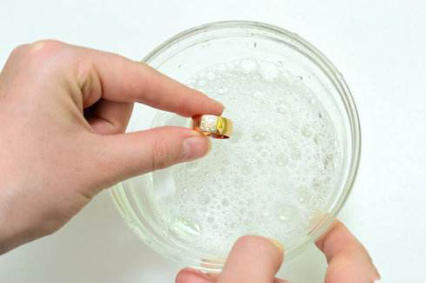 怎样可以避免戒指掉色,变色戒指不变色了怎么办