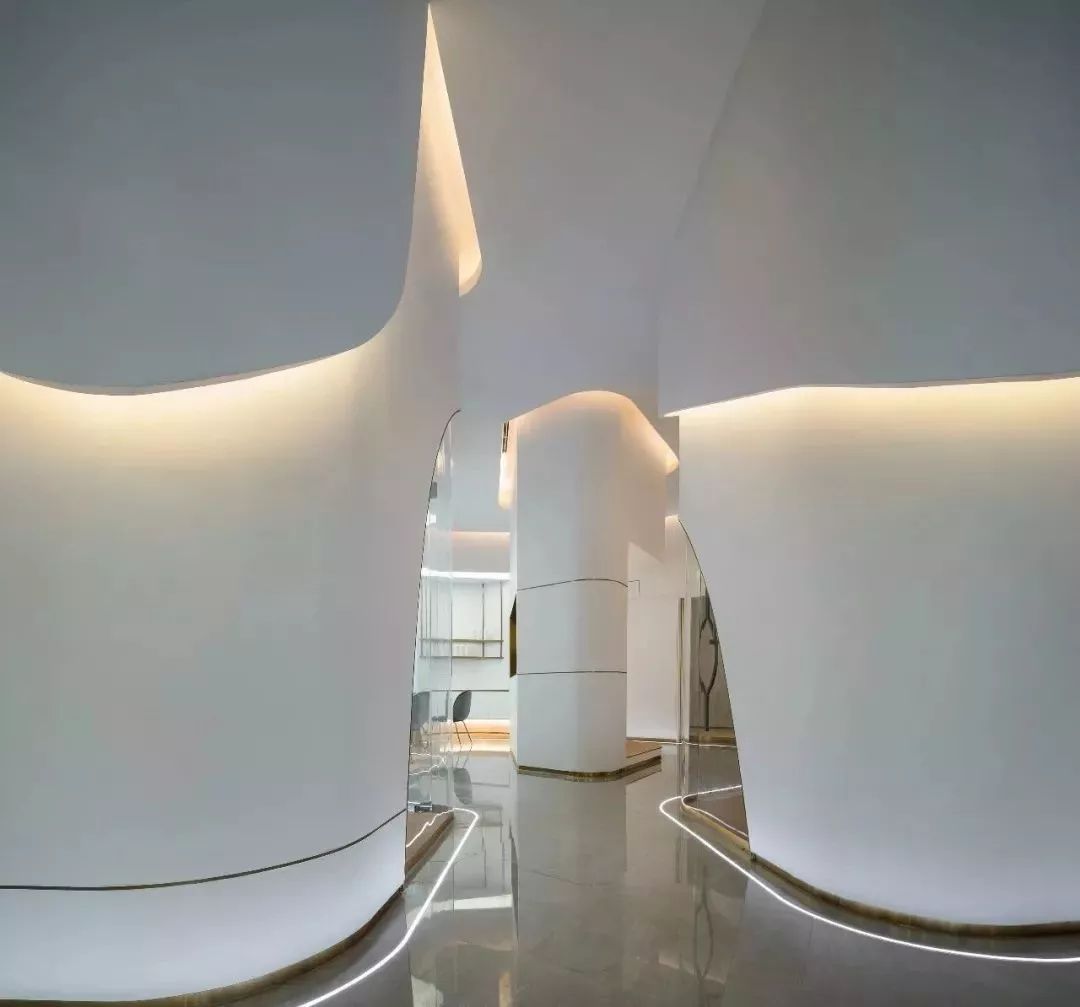 miho绫宠嵎鑲や綋缇庡涓績鏂板厜閲屽簵,miho绫宠嵎鑲や綋缇庡涓績鍥㈣喘