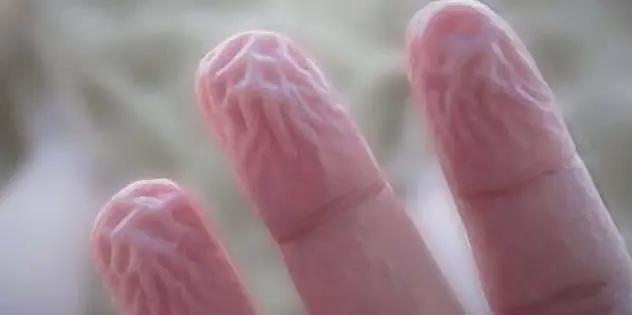 手指泡水后发白像烂了,手指泡水后出现大白泡