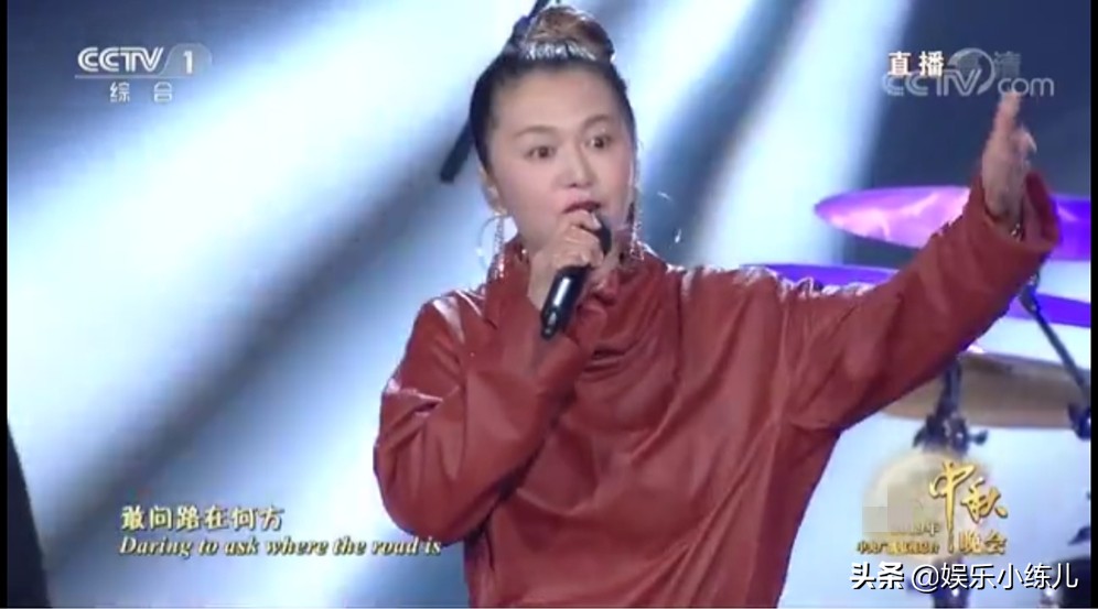 谭维维采访唱敢问路在何方完整版,谭维维2018跨年演唱会完整版