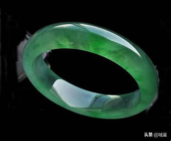 翡翠湖水绿与湖水蓝是什么颜色,翡翠老坑绿是什么颜色