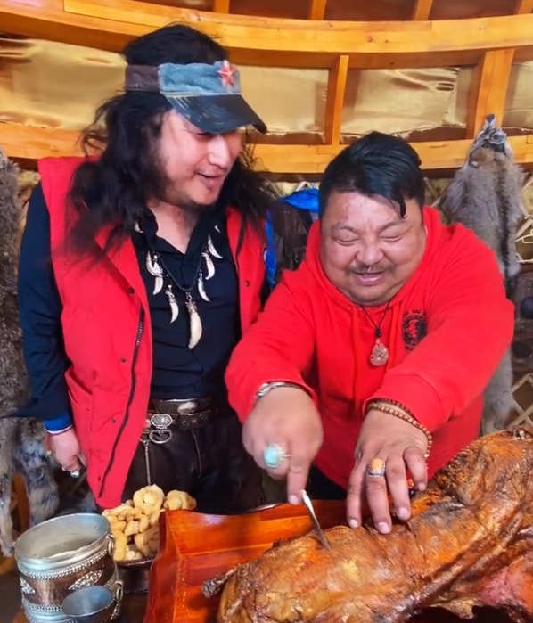 内蒙古壮汉120公斤,一年胖10斤27岁小伙靠吃月入过万