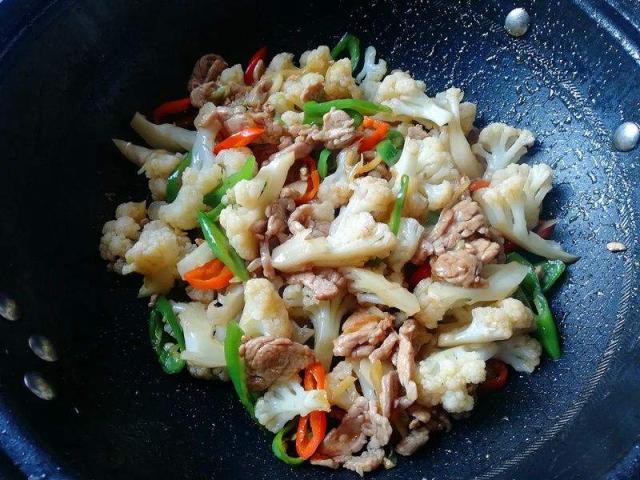 炒花菜不辣的家常做法,花菜不焯水直接炒会怎么样