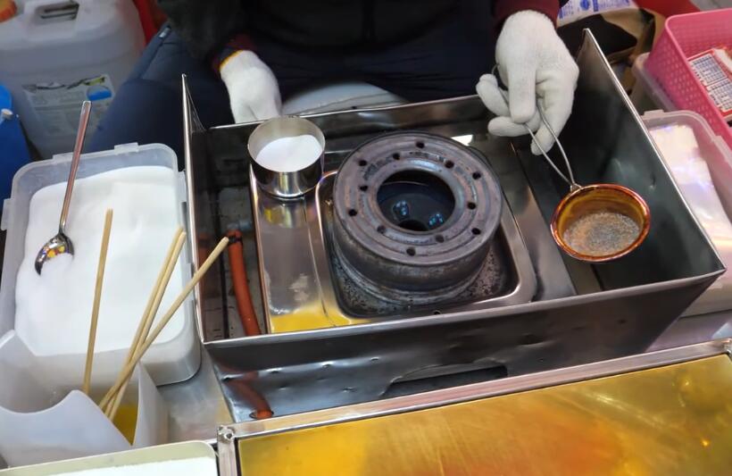 80后农村小伙做零食,80年代大叔自制食物