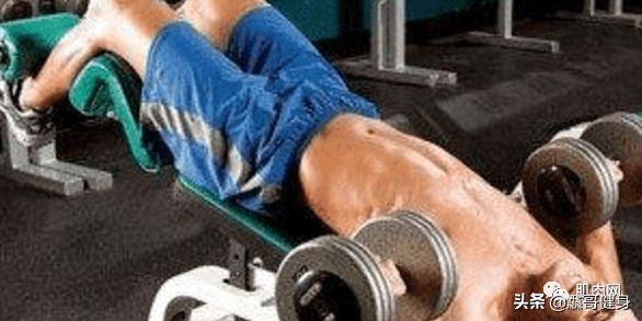 几个动作让你不再烦恼胸肌下沿不够大