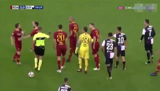 c罗庆祝动作被红牌罚下场,c罗最可怕的一次被恶意挑衅