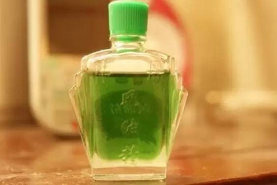 怎样去除衣服上的碳素笔笔迹,衣服上被笔画过怎么洗掉