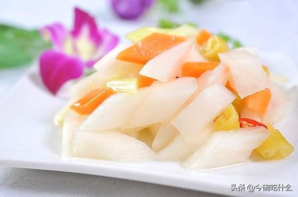 风味独特的四川泡菜制作及养护法，见证一坛传家泡菜的诞生