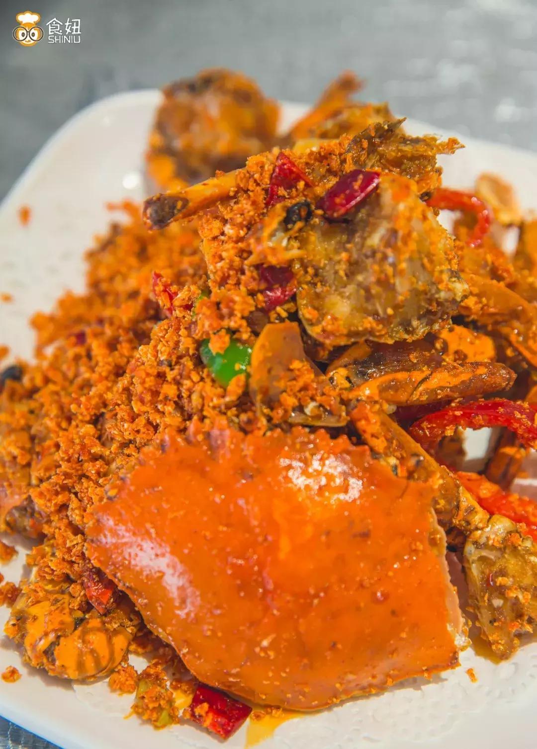 架着凶器吃濑尿虾，简单又粗暴