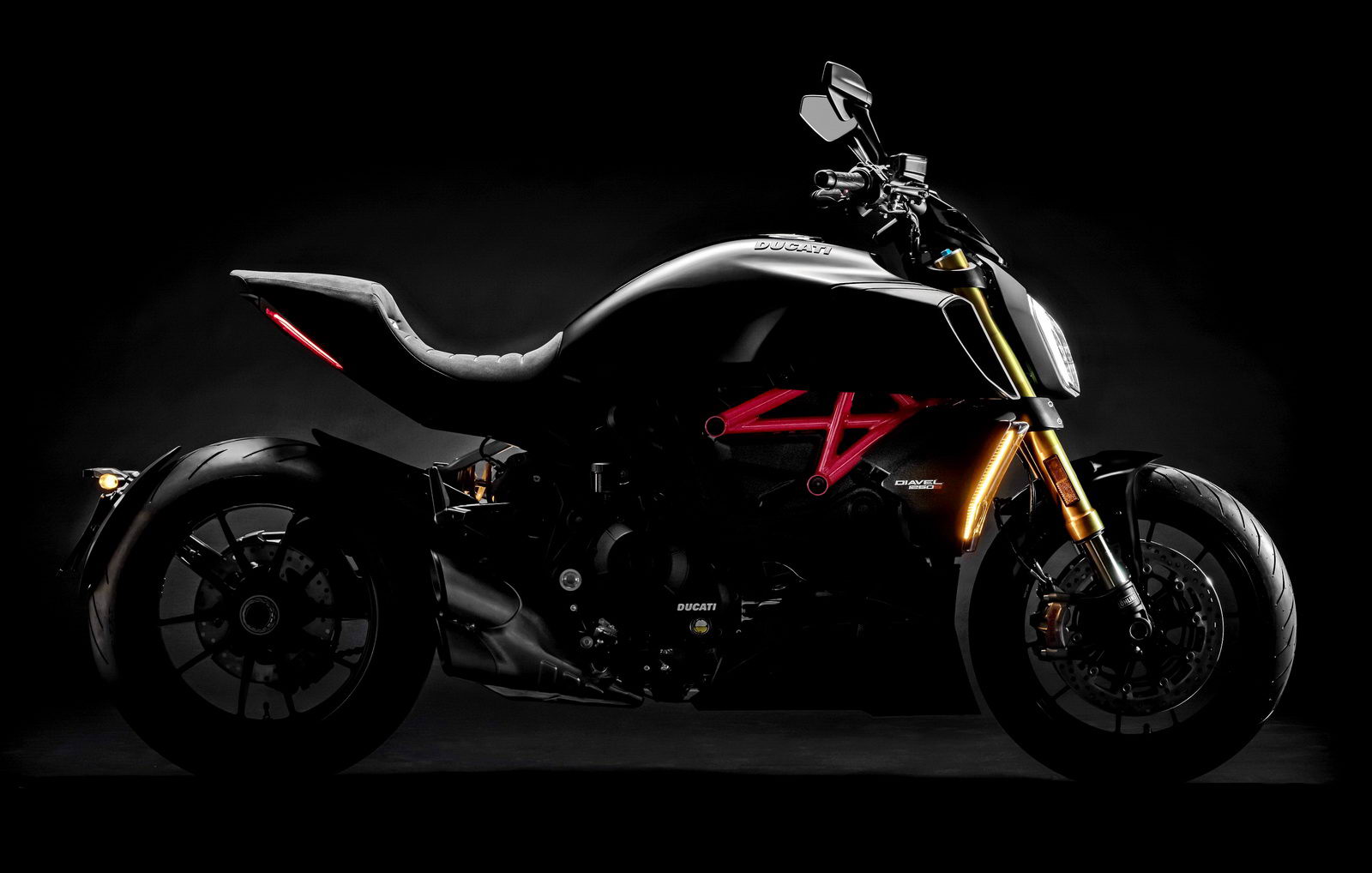 杜卡迪diavel大魔鬼1260,杜卡迪diavel1260s多少钱