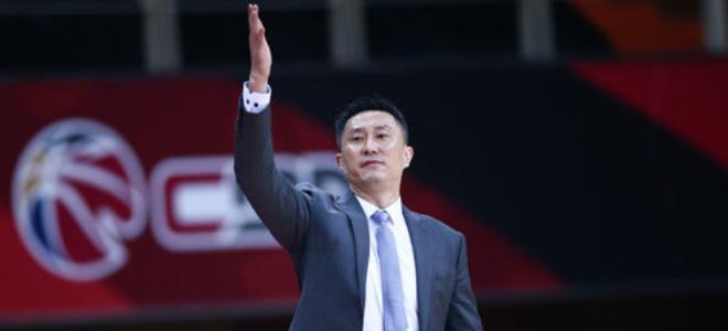 张明池三分球杜锋反应,杜锋怒批瞬间