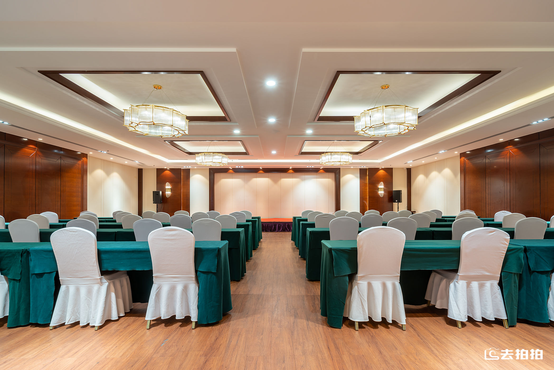 去拍拍蓝海酒店l做一片有温度的“蓝海”