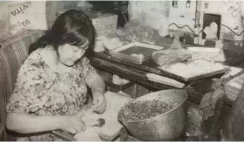 从摆地摊到卖向全世界，香港湾仔码头如何做到？小饺子成就大事业