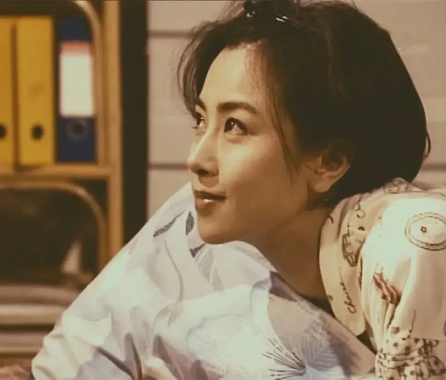 夜店出来的明星，男友女友换着玩，却被拍在沙滩上？｜人物计划26