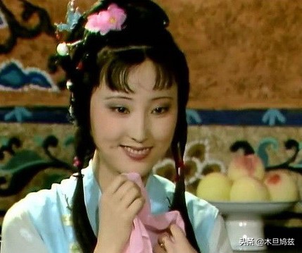 红楼梦女子足球队，教练是谁，黛玉又适合踢什么位置