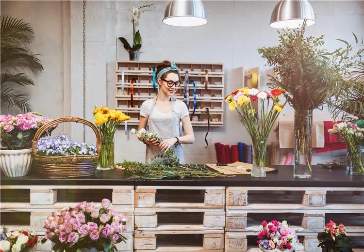 开一个花店能赚多少钱人民币,开个花店成本高吗赚钱吗