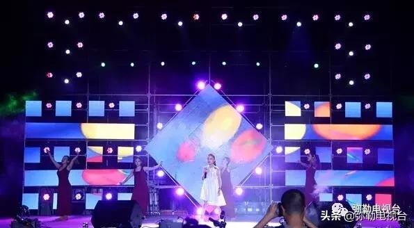 弥勒马拉松直升机撒玫瑰,弥勒马拉松用直升机撒玫瑰花