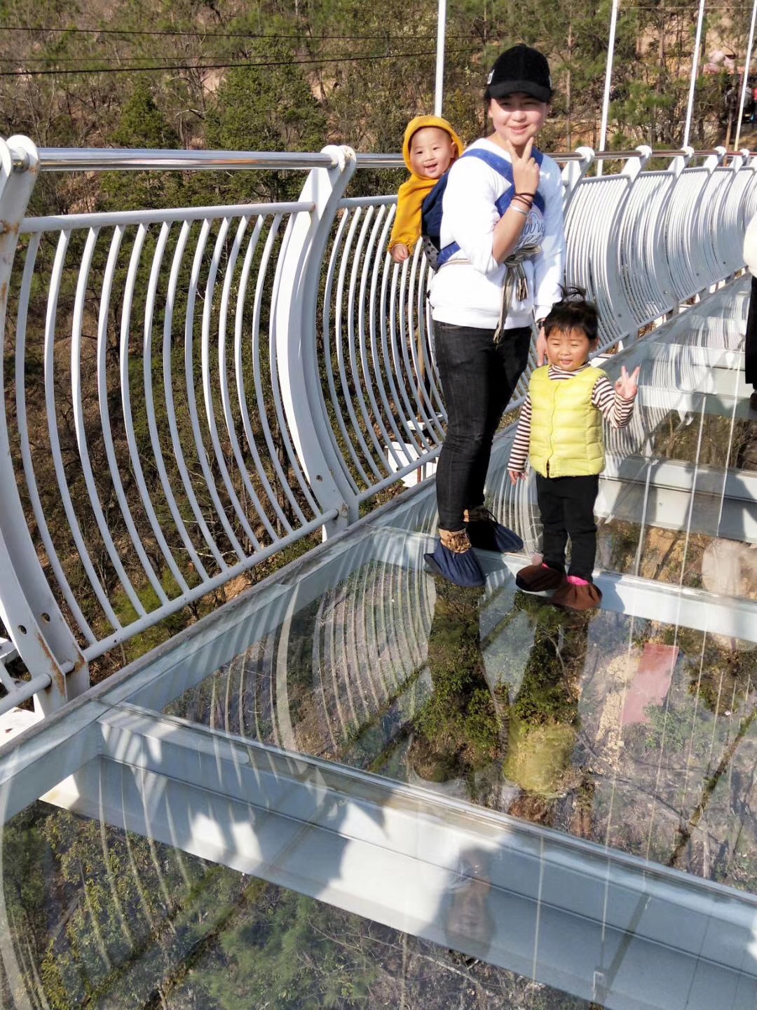 春风吹绿青龙峡举家出游乐融融