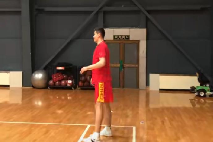 cba穿的李宁篮球鞋,李宁赞助cba都给点什么鞋