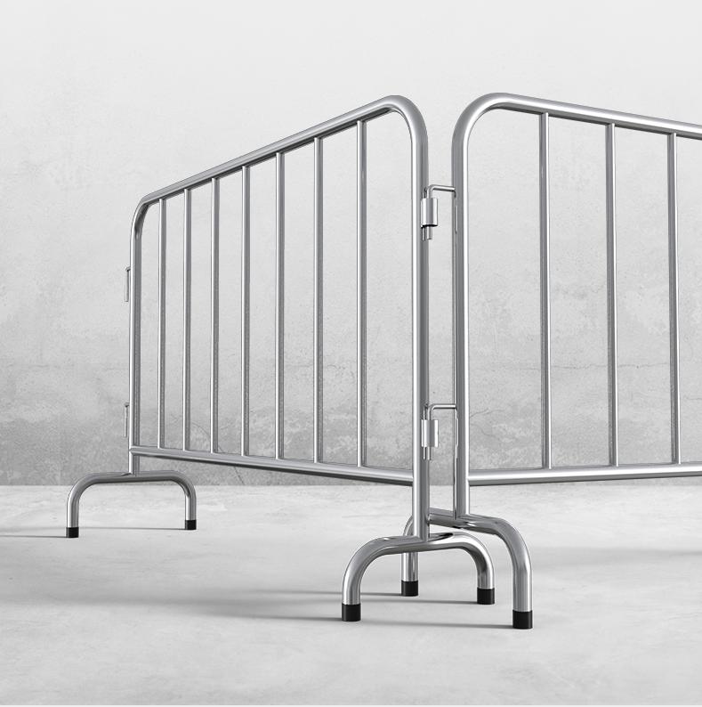 地铁站外栏杆,地铁轨行区外侧标示牌