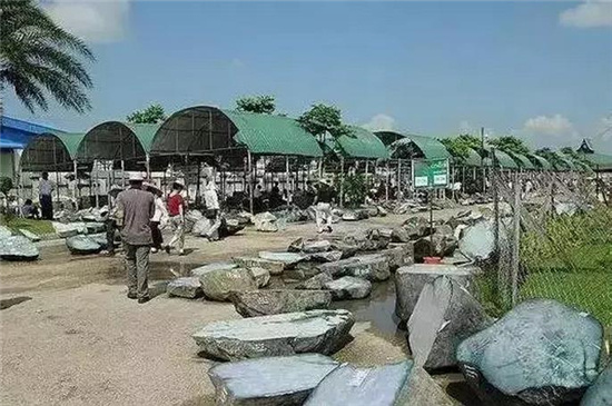 几分钟让你明白翡翠原石赌石知识,赌石必看翡翠赌石里隐藏的陷阱