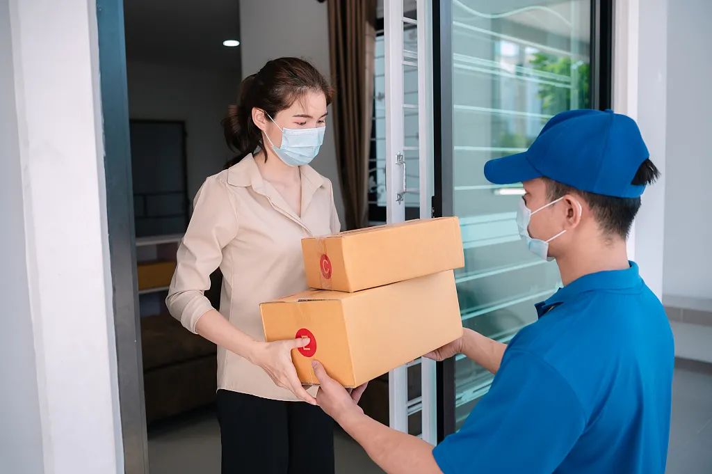 警惕收到这种快递千万别扫码,莫名收到大件快递要注意了