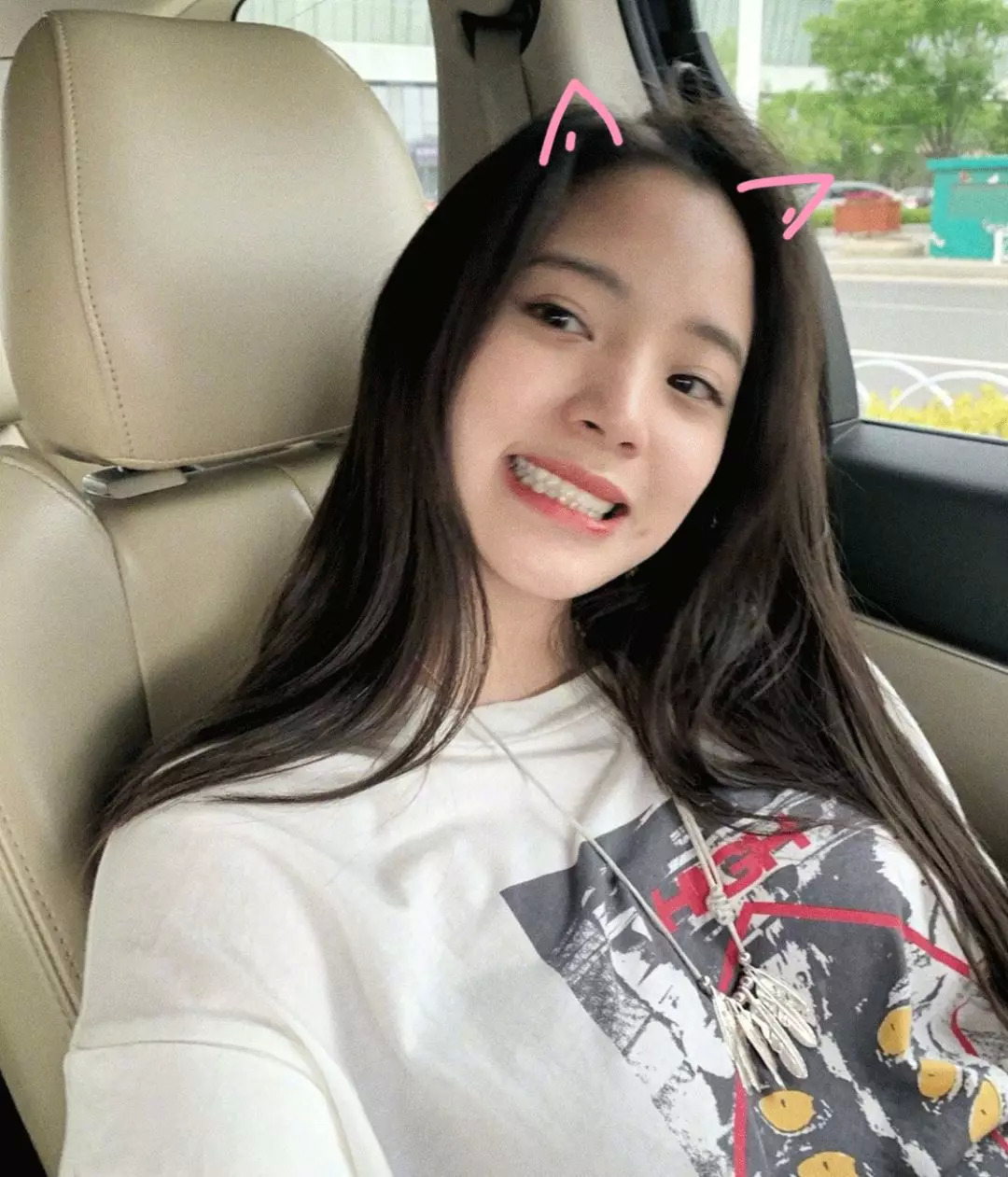 贫民窟女孩也可以get的明星同款,欧阳娜娜周雨彤同款外套