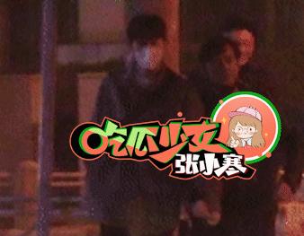 何炅十指相扣摸脸,撒贝宁被何炅摸脸