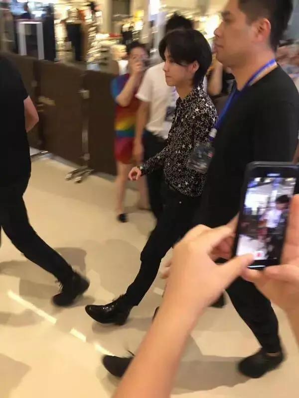 鹿晗近日活动图片,鹿晗近期活动图