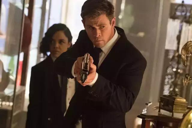 男靠美色，女靠脑洞，当代的“黑衣人”特工标配