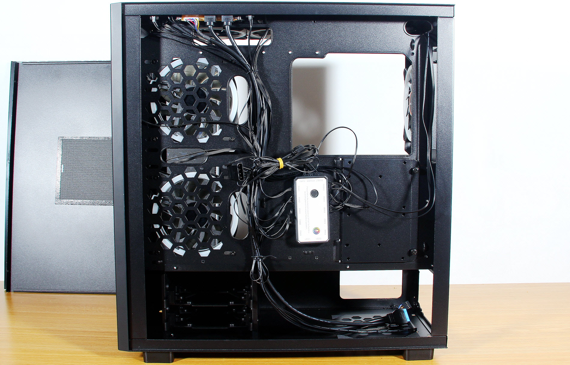 RGB灯效一键控制——电铠DK104机箱使用体验