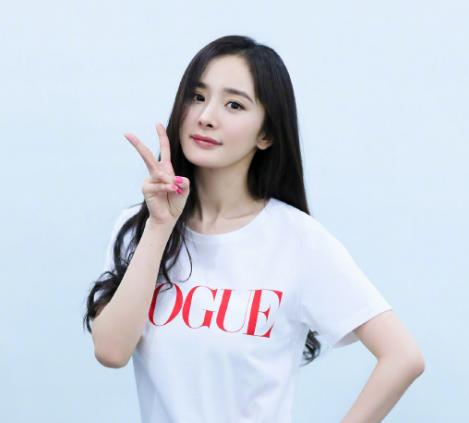 有没有女生天生拥有卧蚕,有卧蚕的女生笑起来是怎样的