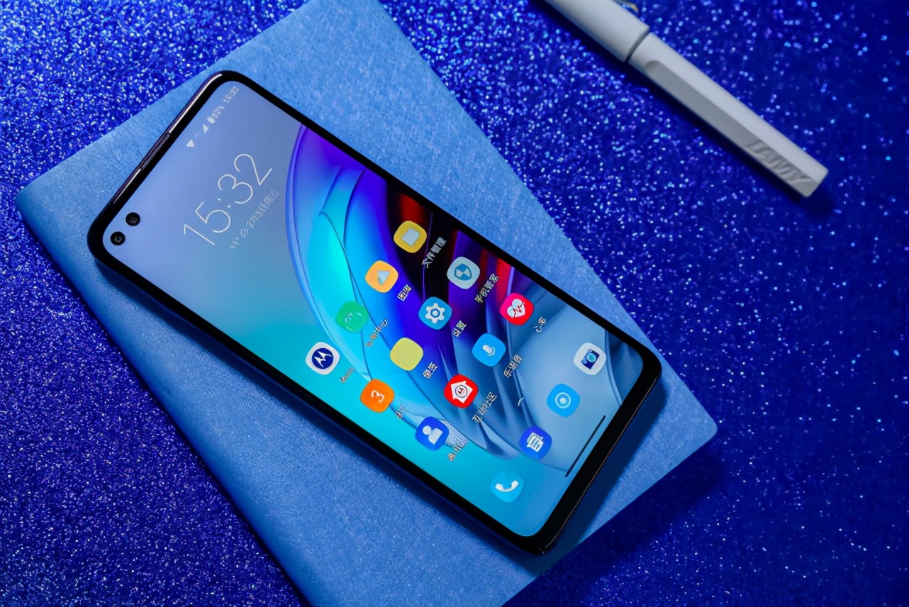 两千直面屏5g手机推荐性价比高,大屏强悍的性价比5g手机推荐