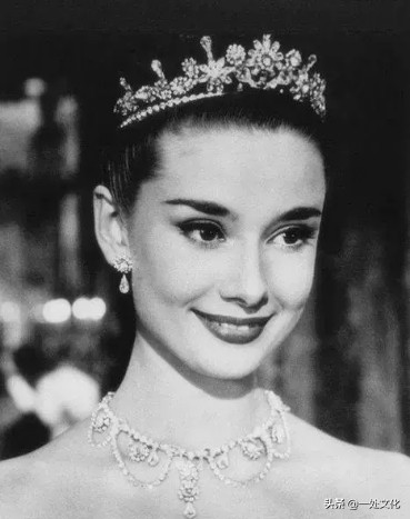 奥黛丽赫本穿搭风,奥黛丽赫本经典帽子穿搭