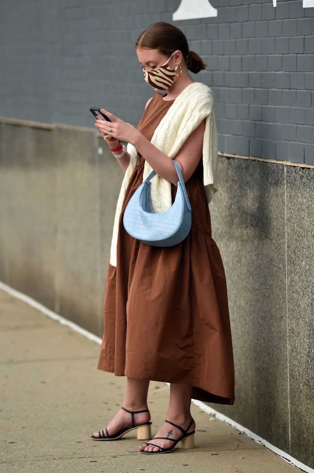 针织衫今年流行什么颜色什么款,今年针织衫