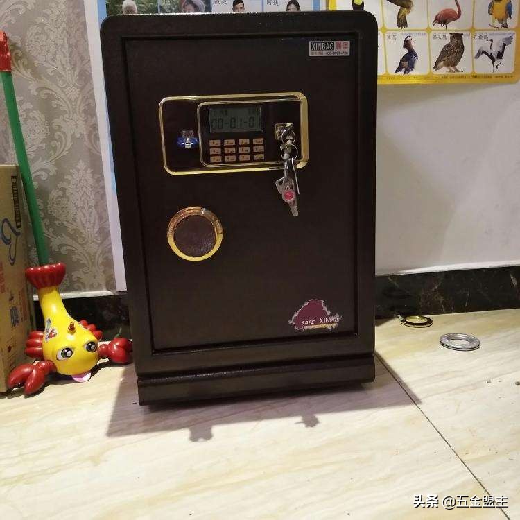 盗窃案频发,觉得自家财物不安全?一个指纹抽屉密码箱搞定!