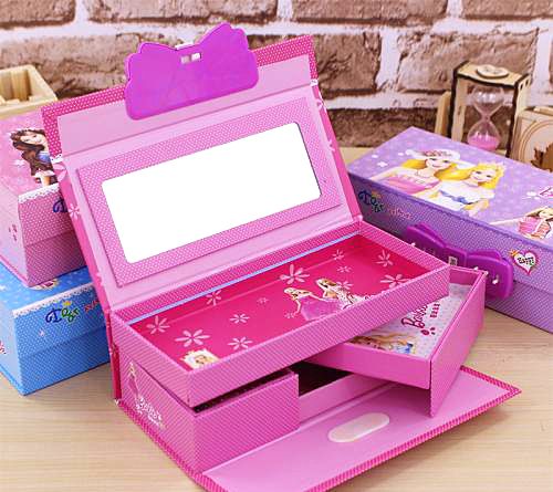 相比国之重器，形微体轻的文具盒同样反映了不同时代的美学风尚