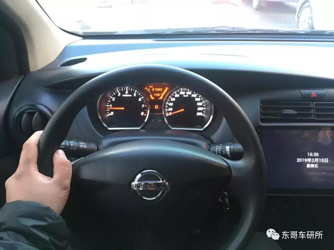 尼桑骊威满载拉货,日产骊威二手车拉人拉货两不误