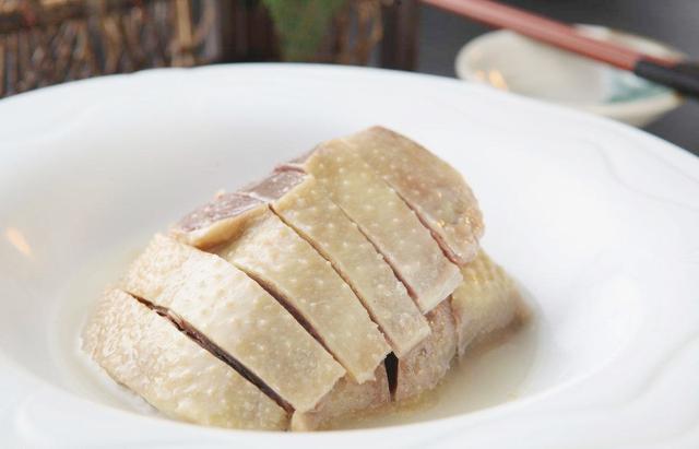 后疫情时期，镇江的这篇盐水鹅文章，真正好味又耐人寻味