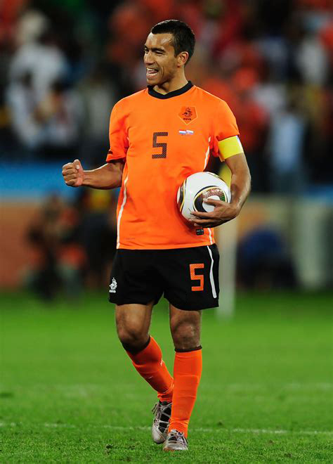从阿森纳免签巴萨的荷兰队长，还在世界杯半决赛攻入超级世界波