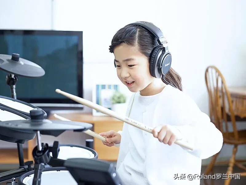 选电子鼓还是真鼓,选电吉他还是木吉他
