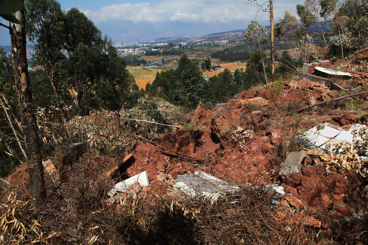 殡葬法对农村坟墓的规定,以前土葬坟墓要处理吗